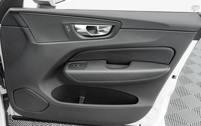 Volvo XC 60 cena 119850 przebieg: 210829, rok produkcji 2018 z Brzesko małe 742